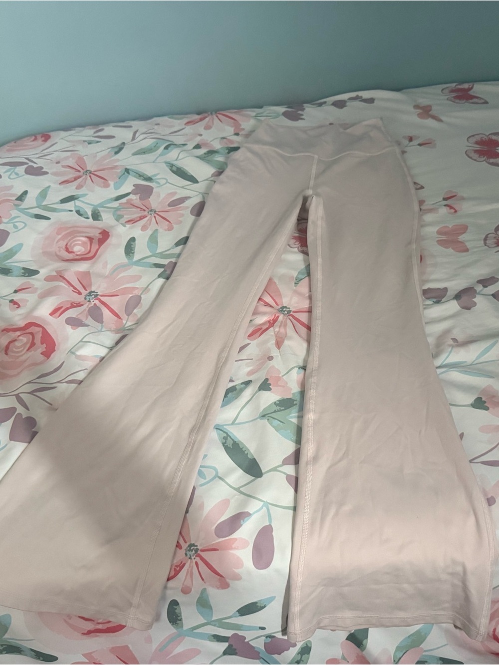 Gilly Hicks Light Blush Flared Yoga Pants